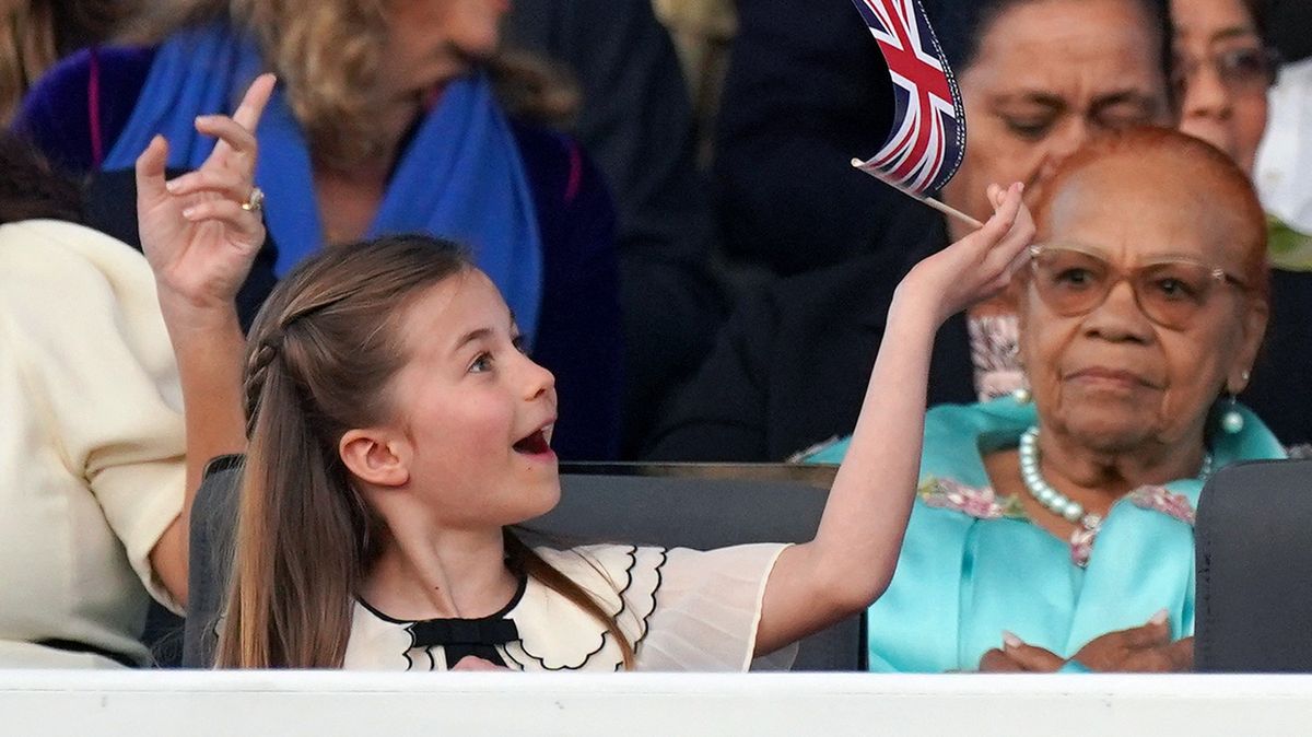 Fotky z královského koncertu: William vzdal otci hold, Charlotte si zpívala